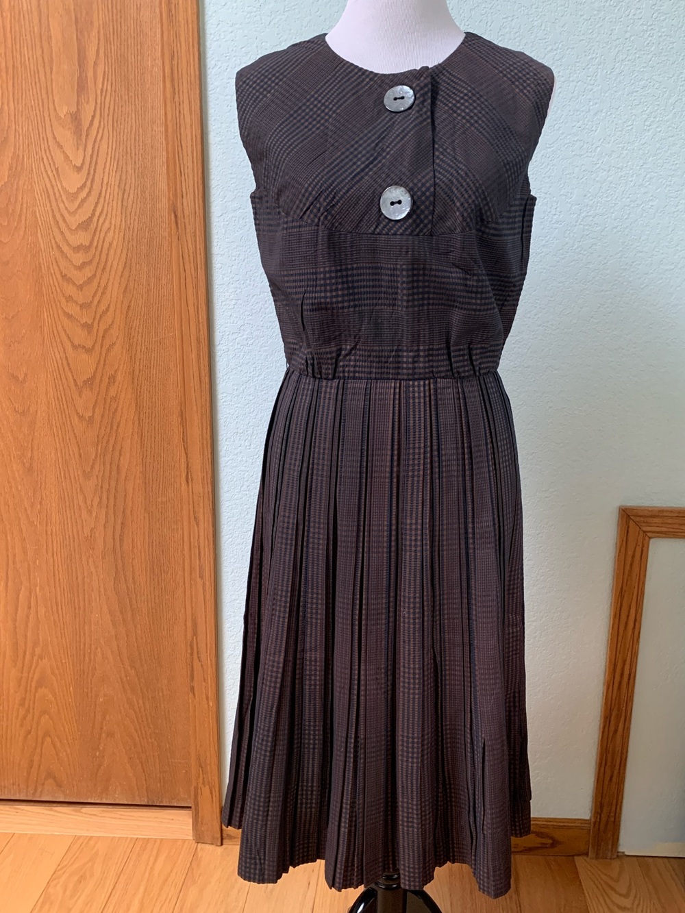 Vintage Barney Max Classic Sleeveless Pleated Dark Brown Plaid Day Dress